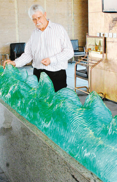 雕塑藝術(shù)大師和他的作品。記者 張波 攝